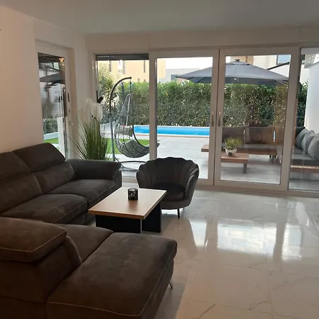 Rezidencija Arminan S2 Apartment *