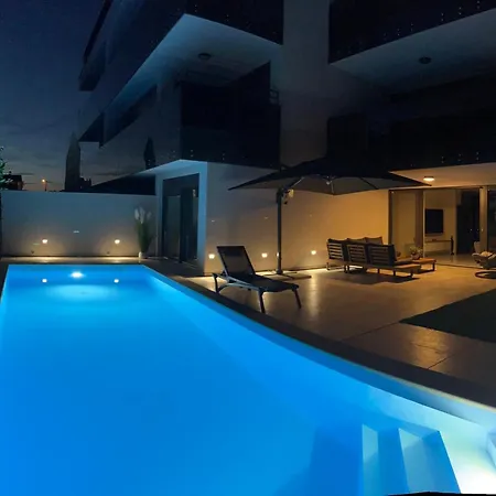Rezidencija Arminan S2 Apartment *