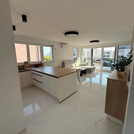 Arminan 52 Terrace, Pool Free Parking -novigrad شقة