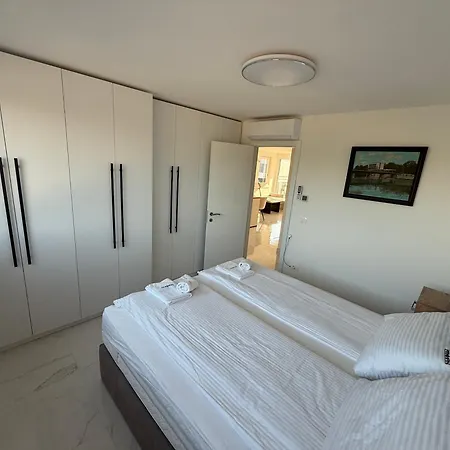 شقة Arminan 52 Terrace, Pool Free Parking -novigrad *