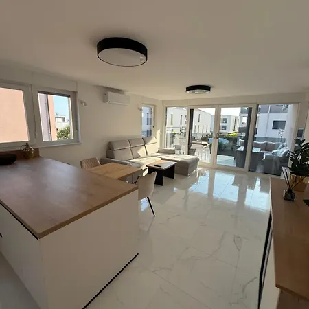 شقة Arminan 52 Terrace, Pool Free Parking -novigrad *