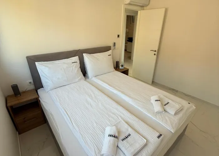 Arminan 52 Terrace, Pool Free Parking -novigrad